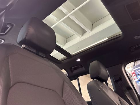 Used 2025 Land Rover Defender 110 S image 25