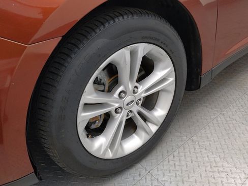 Used 2014 Ford Taurus SEL w/ Equipment Group 201A FWD image 31