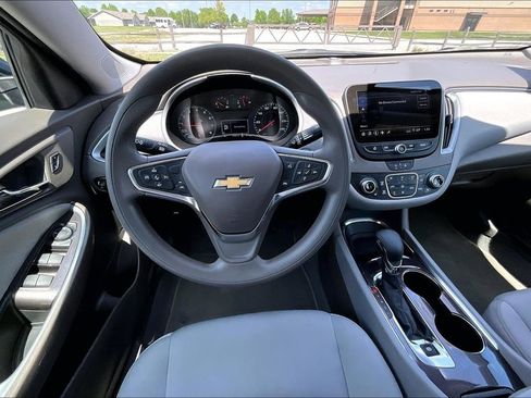 Used 2025 Chevrolet Malibu LT FWD image 5