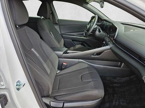 Certified 2025 Hyundai Elantra SEL FWD image 18