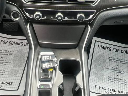 Used 2018 Honda Accord Touring image 11