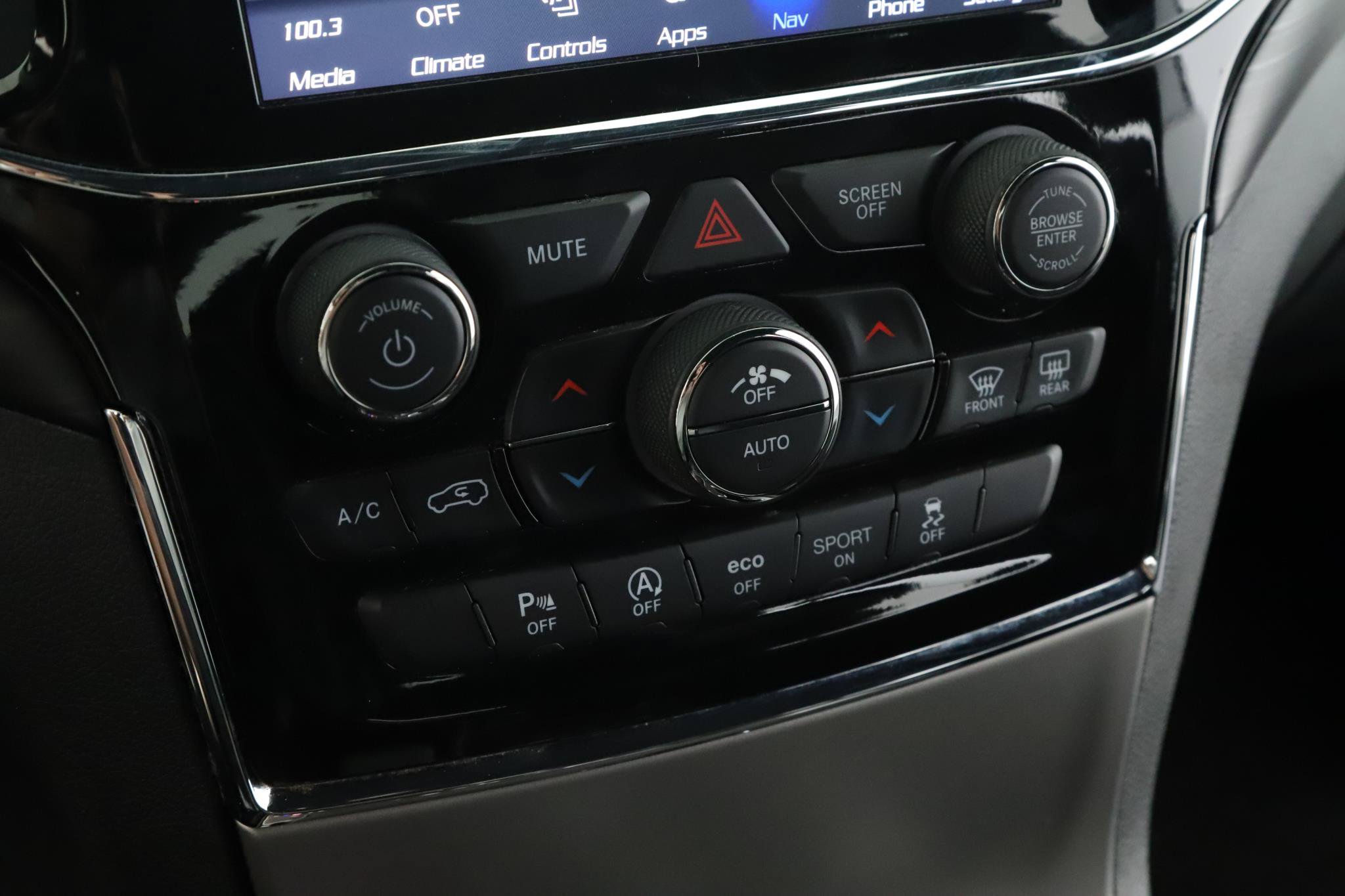 Certified 2022 Jeep Grand Cherokee Laredo X AWD/4WD image 14
