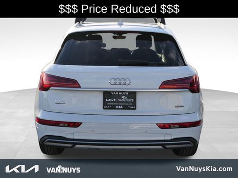 Used 2024 Audi Q5 2.0T Premium w/ Convenience Package image 4