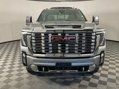Used 2024 GMC Sierra 2500 Denali w/ Denali Reserve Package AWD/4WD image 2