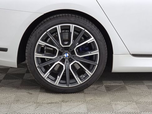 Used 2021 BMW 740i w/ M Sport Package RWD image 43