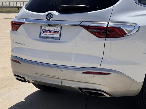 Used 2024 Buick Enclave Essence image 6