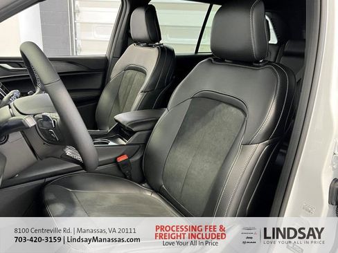 New 2025 Jeep Grand Cherokee Altitude AWD/4WD image 23