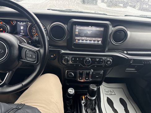 Used 2022 Jeep Wrangler Willys image 24