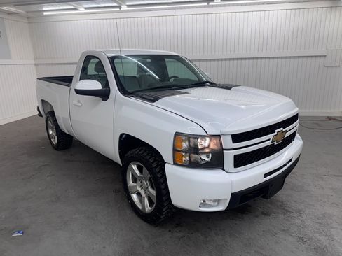 Used 2011 Chevrolet Silverado 1500 W/T image 3