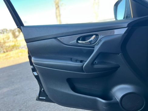 Used 2017 Nissan Rogue S FWD image 28