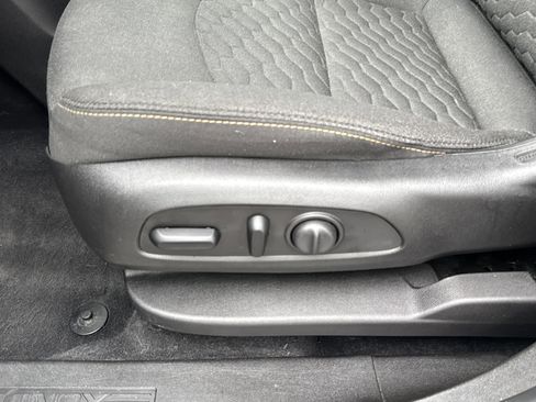 Used 2020 Chevrolet Equinox LT image 12