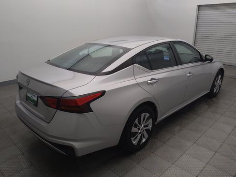 Used 2024 Nissan Altima 2.5 S FWD image 9