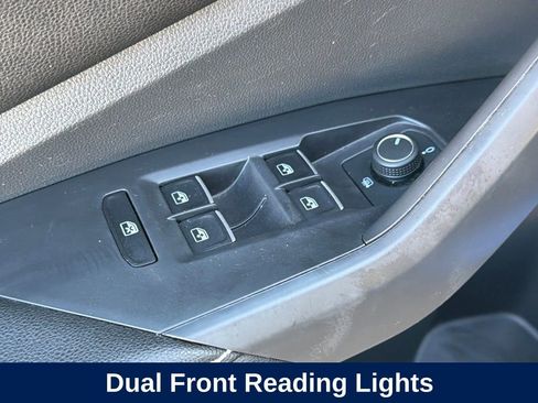 Used 2023 Volkswagen Jetta SE w/ Panoramic Sunroof Package image 14