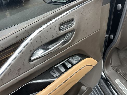 Used 2022 Cadillac Escalade Premium Luxury image 15