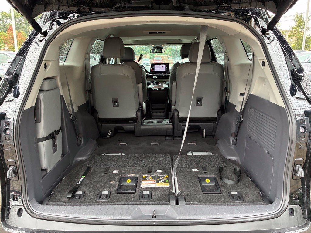 Used 2023 Toyota Sienna XLE FWD image 27