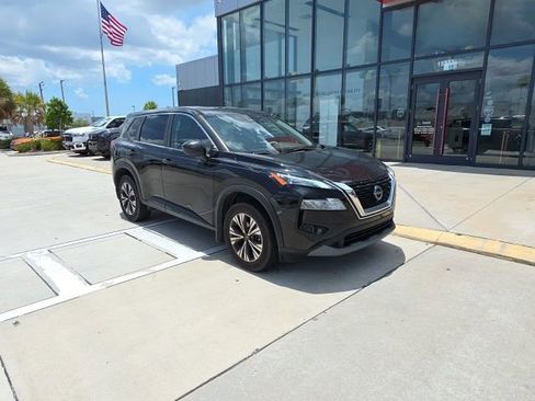 Used 2023 Nissan Rogue SV FWD image 2