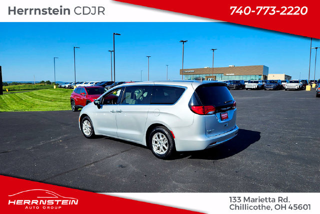 Used 2024 Chrysler Voyager LX FWD image 5