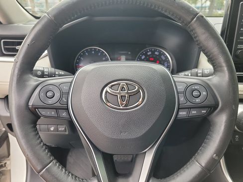 Used 2019 Toyota RAV4 XLE Premium w/ Cold Weather Package FWD image 19