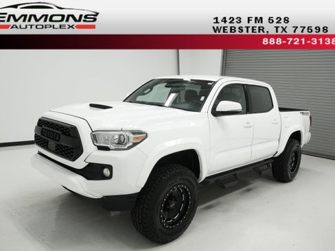 Used 2018 Toyota Tacoma TRD Sport w/ Technology Package AWD/4WD image 1