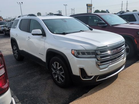 Used 2023 GMC Acadia SLT w/ Technology Package AWD/4WD image 3