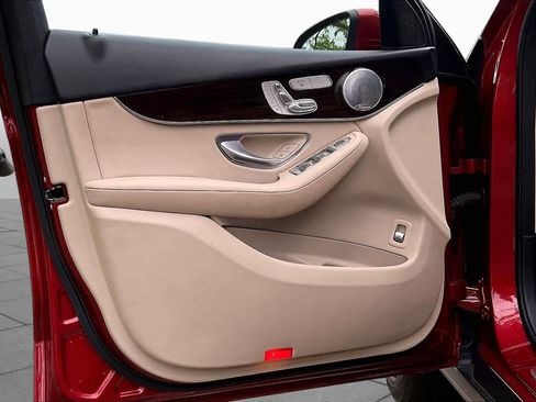 Used 2017 Mercedes-Benz GLC 300 4MATIC image 23