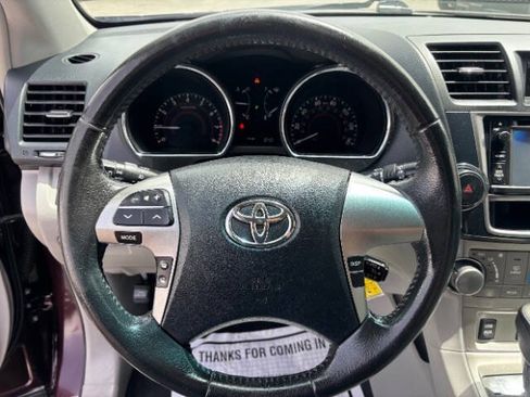 Used 2013 Toyota Highlander SE AWD/4WD image 16