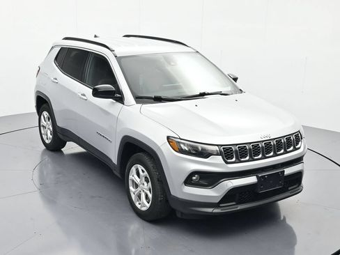 Used 2024 Jeep Compass Latitude AWD/4WD image 29