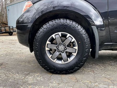 Used 2018 Nissan Frontier PRO-4X image 7