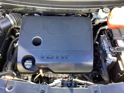 Used 2021 Chevrolet Traverse LT image 35