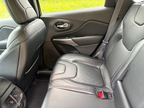 Used 2019 Jeep Cherokee Limited AWD/4WD image 43