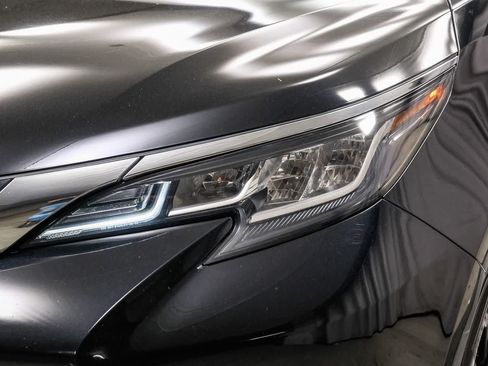 Used 2023 Toyota Sienna XLE FWD image 12
