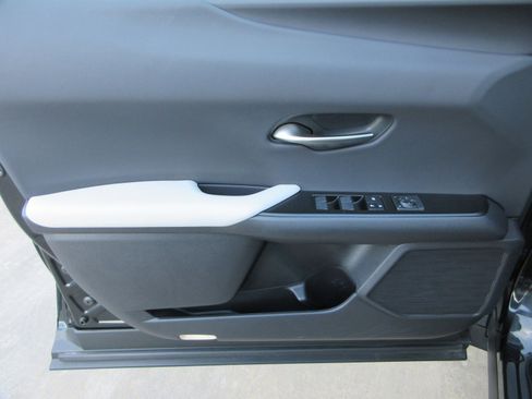 Used 2024 Lexus UX 250h FWD image 27