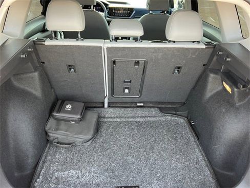 Used 2022 Volkswagen Taos SE w/ Panoramic Sunroof Package image 12