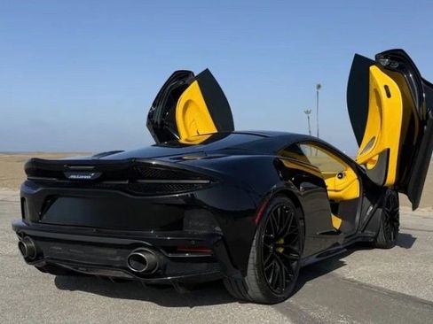 Used 2022 McLaren GT image 3
