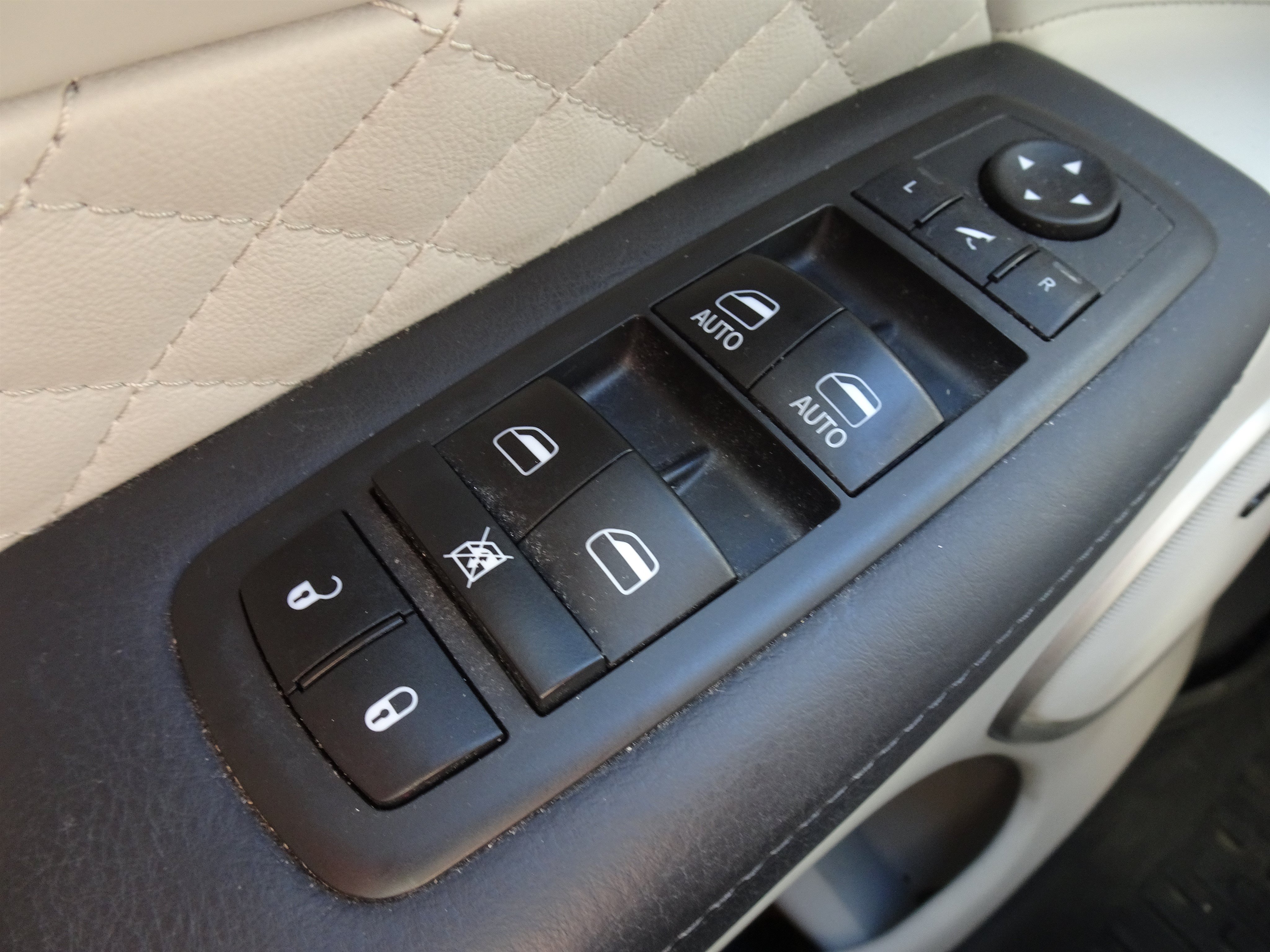 Used 2019 Jeep Grand Cherokee Summit AWD/4WD image 26