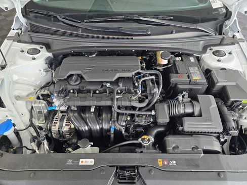 New 2026 Hyundai Elantra Limited FWD image 11