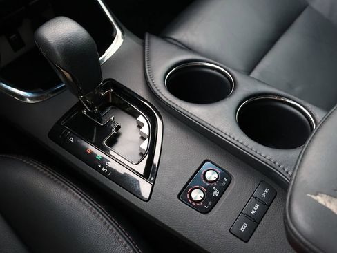 Used 2017 Toyota Avalon XLE w/ Carpet Mat Package FWD image 22