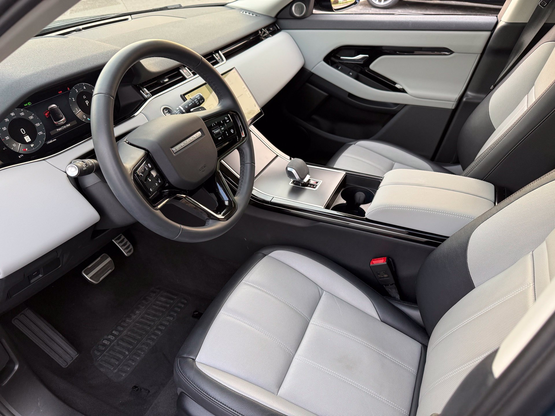 Used 2024 Land Rover Range Rover Evoque Dynamic SE AWD/4WD image 19