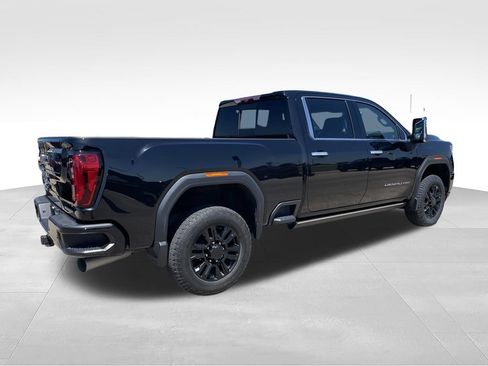 Used 2023 GMC Sierra 2500 Denali w/ Denali Black Diamond Edition AWD/4WD image 4