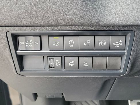 Used 2024 Toyota Tundra Limited image 27