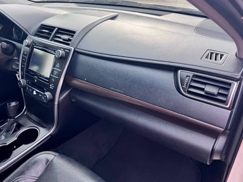 Used 2017 Toyota Camry XLE FWD image 5