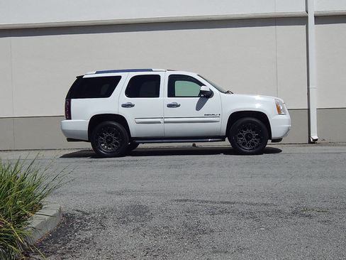 Used 2007 GMC Yukon Denali image 3
