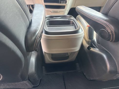 Used 2017 Chrysler Pacifica Touring-L FWD image 24