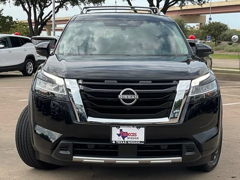 Used 2023 Nissan Pathfinder SL w/ SL Premium Package FWD image 2