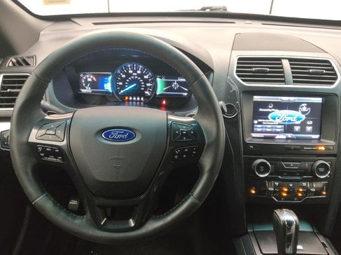 Used 2016 Ford Explorer XLT w/ Equipment Group 202A AWD/4WD image 22