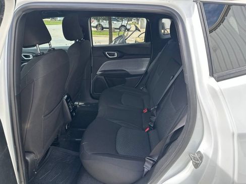 Used 2025 Jeep Compass Sport AWD/4WD image 9