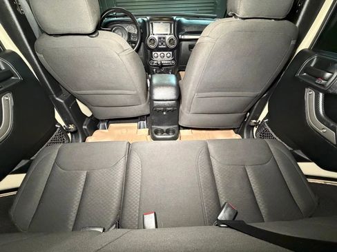 Used 2017 Jeep Wrangler Unlimited Sport w/ Quick Order Package 23S AWD/4WD image 15