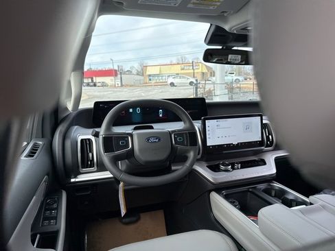 New 2026 Ford Expedition Active image 32