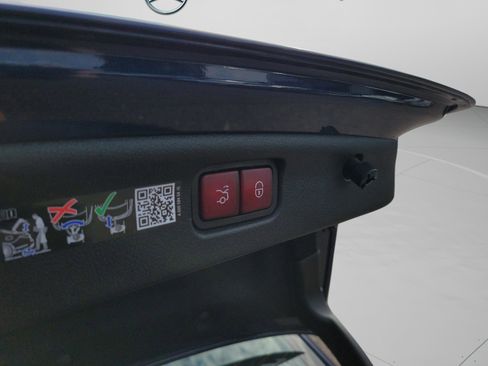 Certified 2025 Mercedes-Benz C 300 Sedan image 9