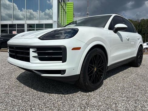 Used 2024 Porsche Cayenne AWD/4WD image 12